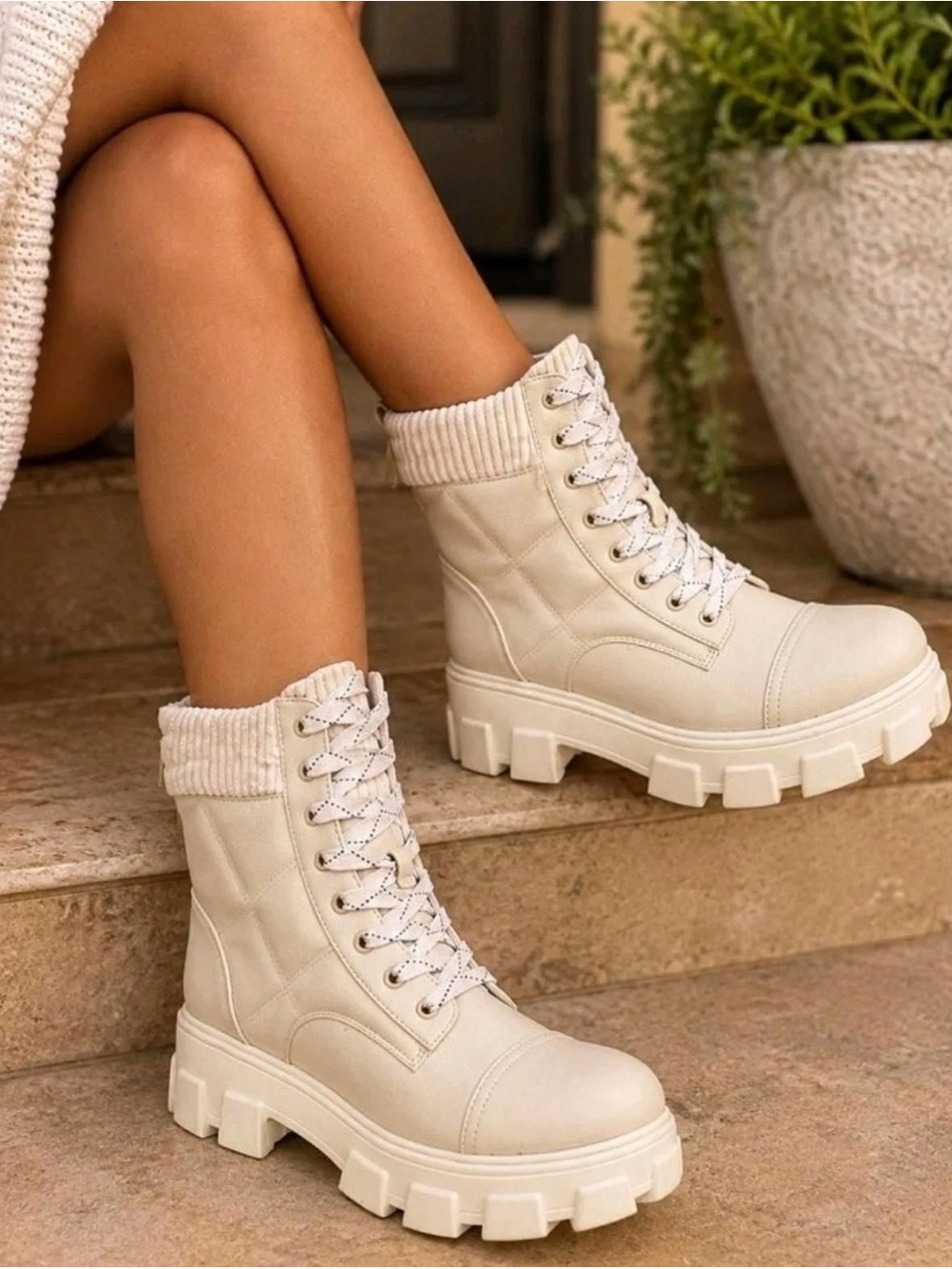 Circus by Sam Edelman Darren Ivory
Quilted Chunky Lug Sole Combat Boots 9.5